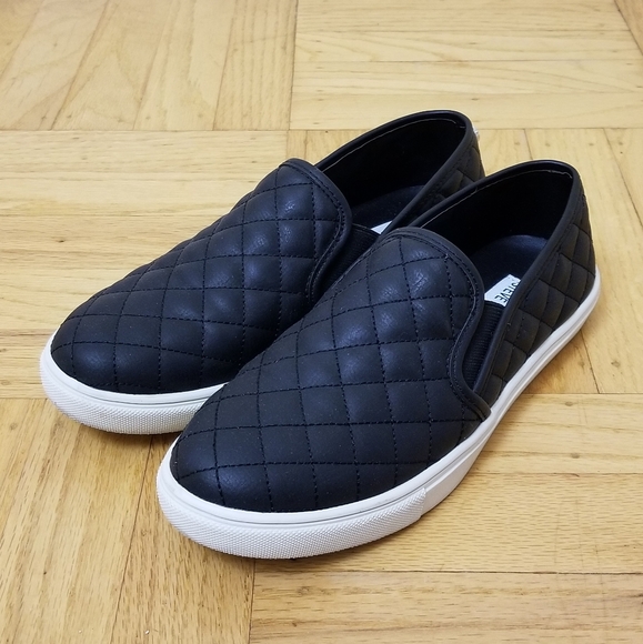 Steve Madden Quilted Ecentrcq Sneaker - Picture 3 of 6